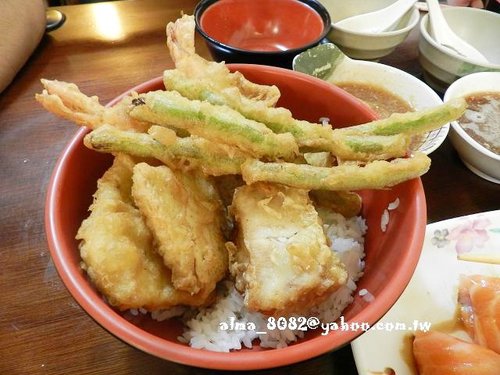 三味食堂,便宜,天婦羅,好吃,日本料理,超大握壽司,雞肉唐揚,餐廳,鮭魚,鮭魚握壽司