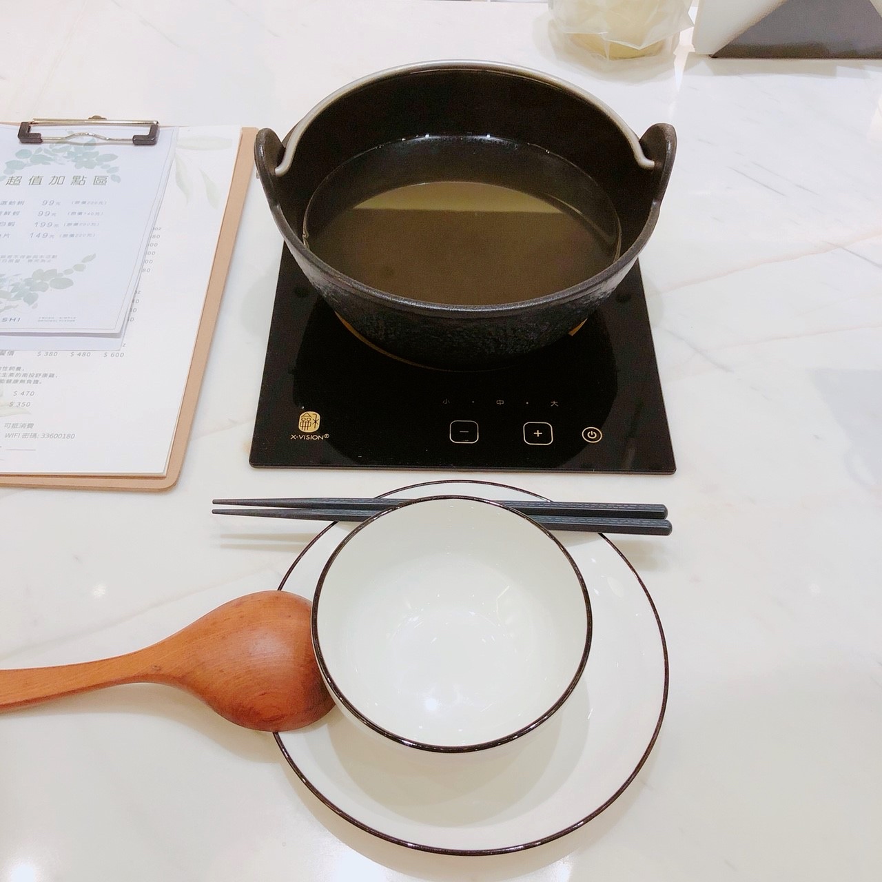 【桃園 樸食鍋物 PU SHI】低調藏身大樓文青鍋物。三小時熬煮湯頭搭配有機菜盤、新鮮食材