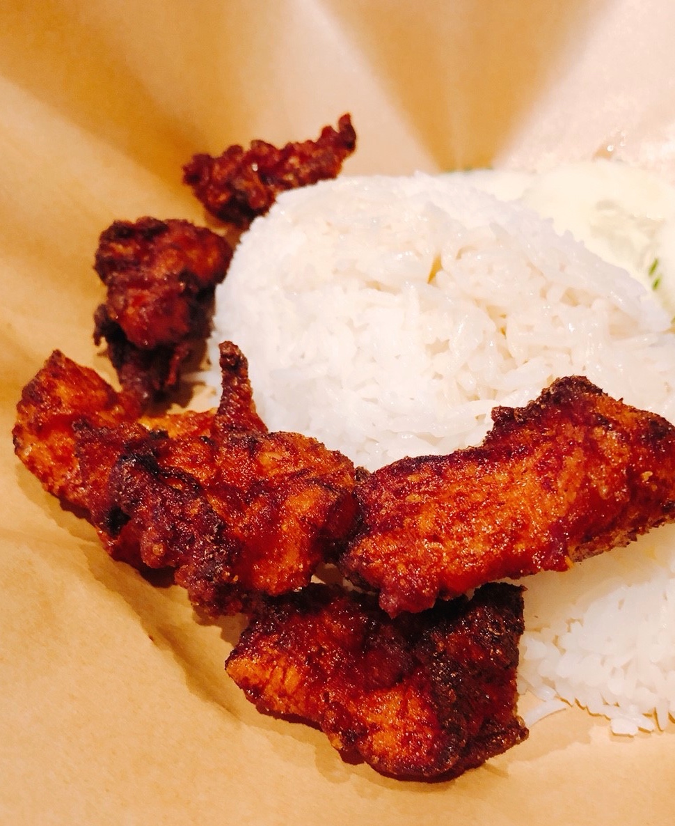 【台北 泰街頭】把泰國路邊攤小吃搬到餐館裡。阿華田醬可以滷雞腿?