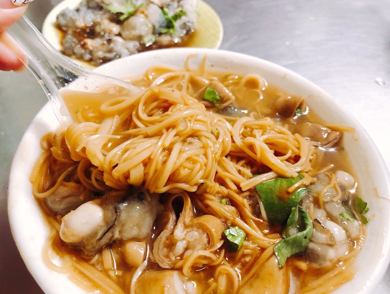 【新北 林大腸麵線】三重人氣台灣小吃。乾蚵有青、花枝鮮美彈牙、麵線給料不手軟