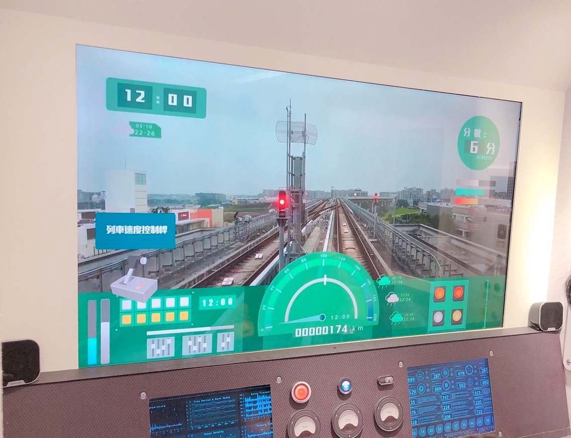 【桃園 軌道願景館】跟著桃園號小火車出發去。GOGO樂『3D媒體互動、體驗車長、益智積木』