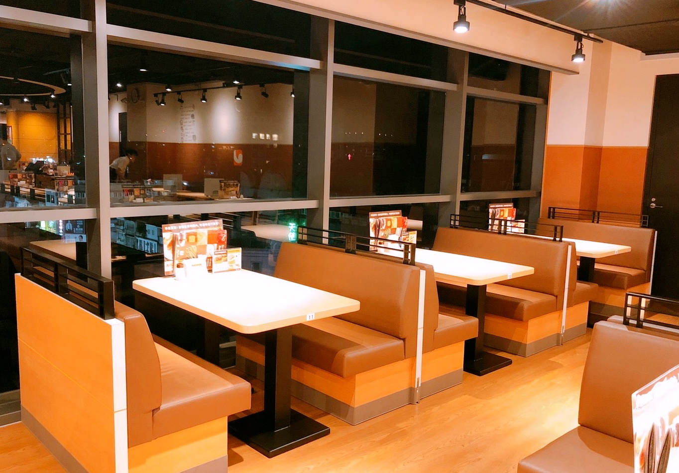 【桃園 Joyfull】日本前三大家庭餐廳「主餐99元起」。統領廣場也吃得到！