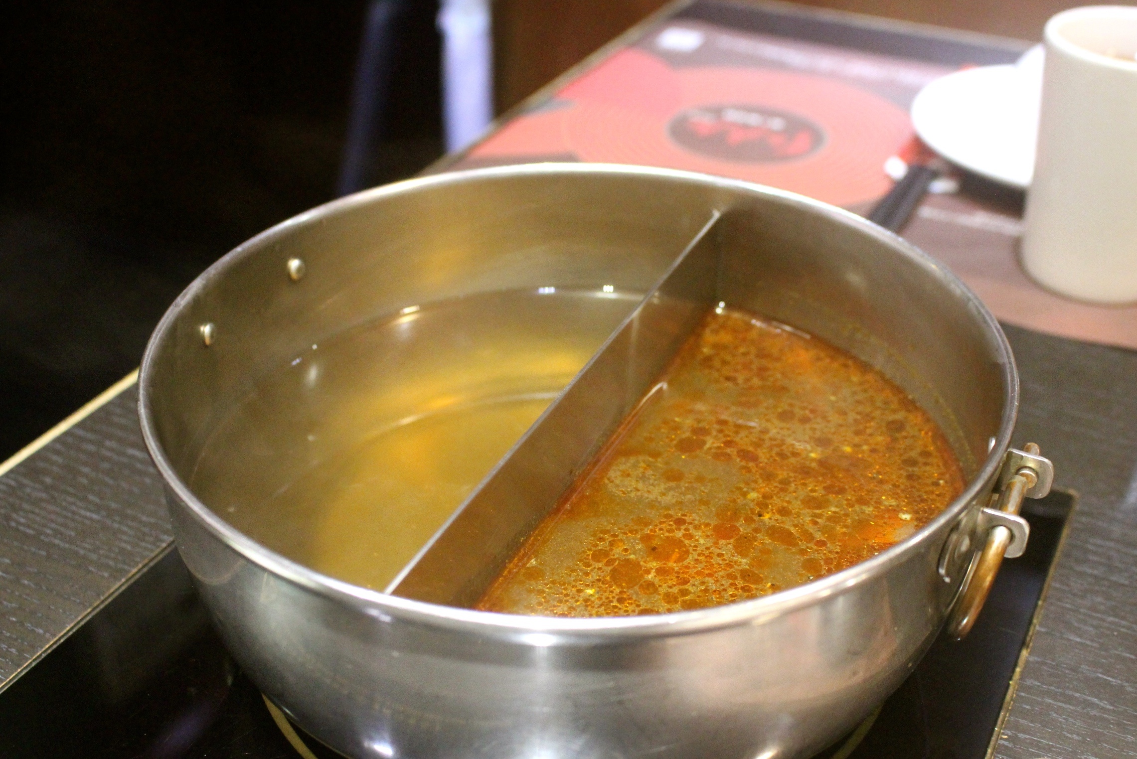 【台北 紅九九個人鴛鴦鍋】一個人也能享受麻辣鍋。個人專屬三層架盤用料超實在！