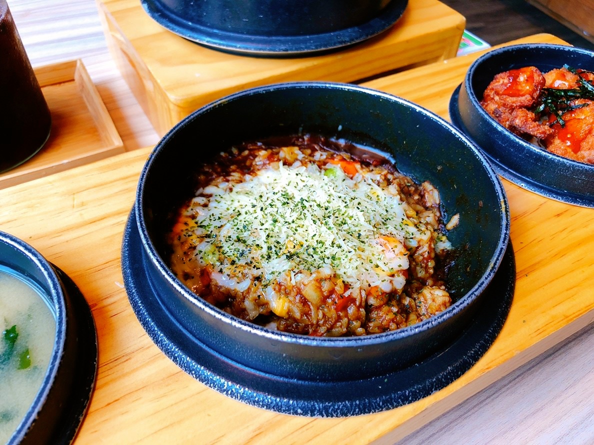 【新北 天利食堂】大尾明太子烤魷魚配烏龍麵。來自日本九州的烤咖哩