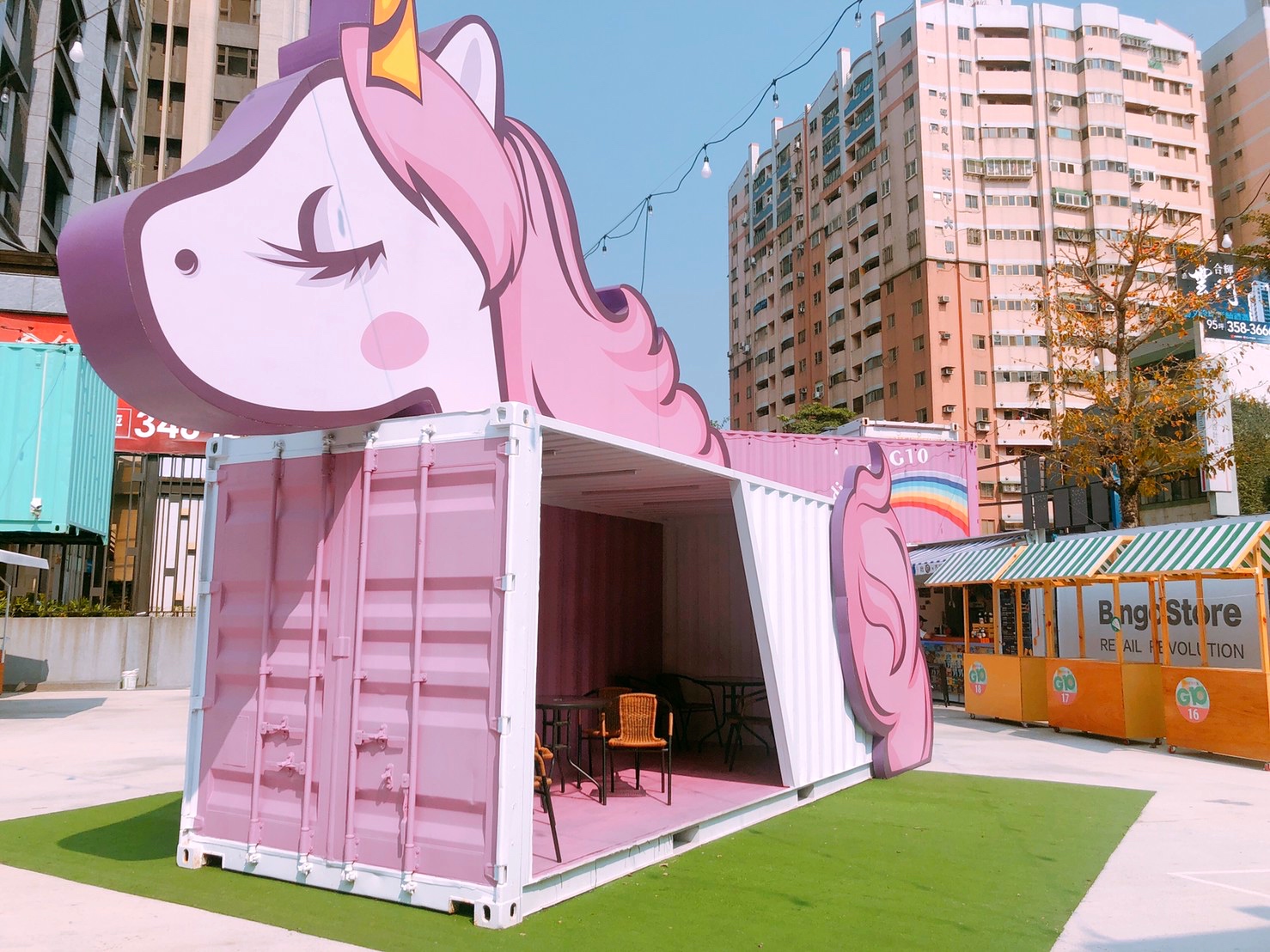 【桃園 G10 GO市集】三月重新改裝再出發！網美最愛巨型粉紅小馬、愛麗絲夢遊仙境主題