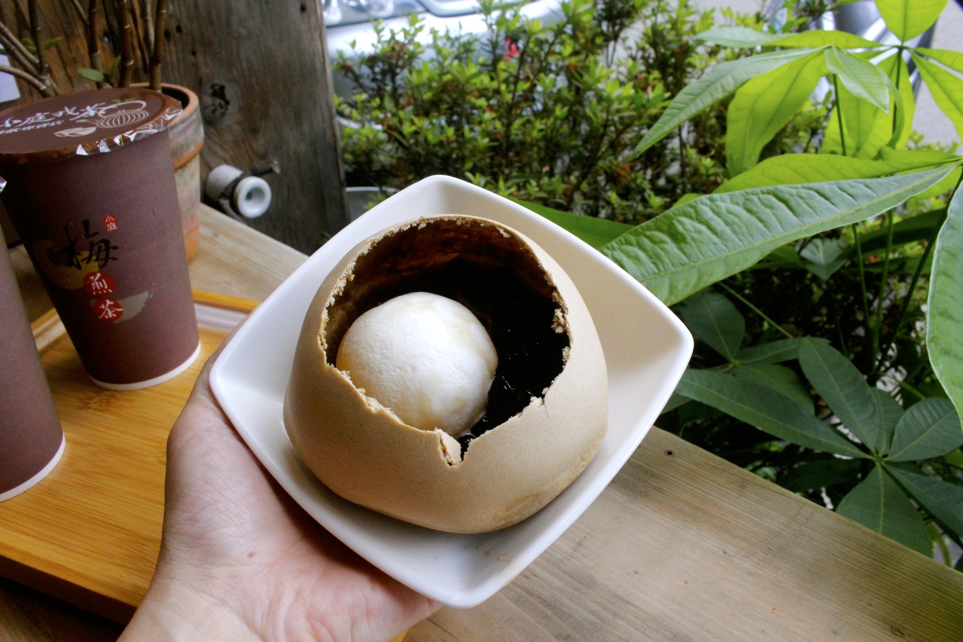 【台中 小庭找茶】藏身台中第二市場小店。台南傳統椪餅大玩創意成了「凸餅冰淇淋」