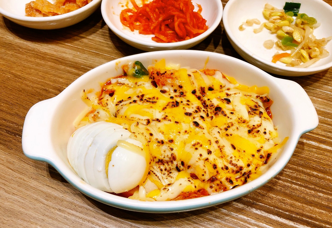 【食 韓食拌樂 bibim】大阪連鎖品牌(三井outlet分店)。韓式小菜無限吃到飽！天冷就是要吃韓國部隊鍋