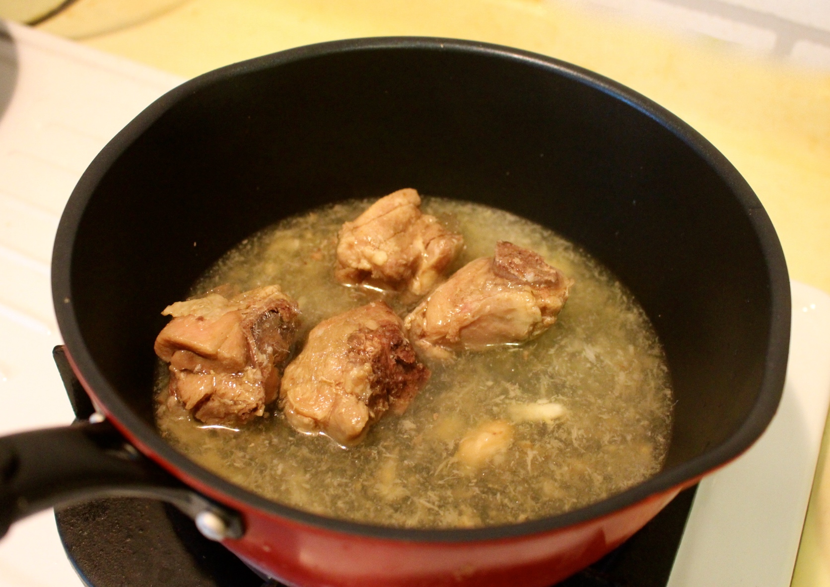 【食 雲嶺鮮雞】一個人也能享用的暖心補身雞湯！何首烏、蒜頭和麻油土雞湯適合懶人加熱就好