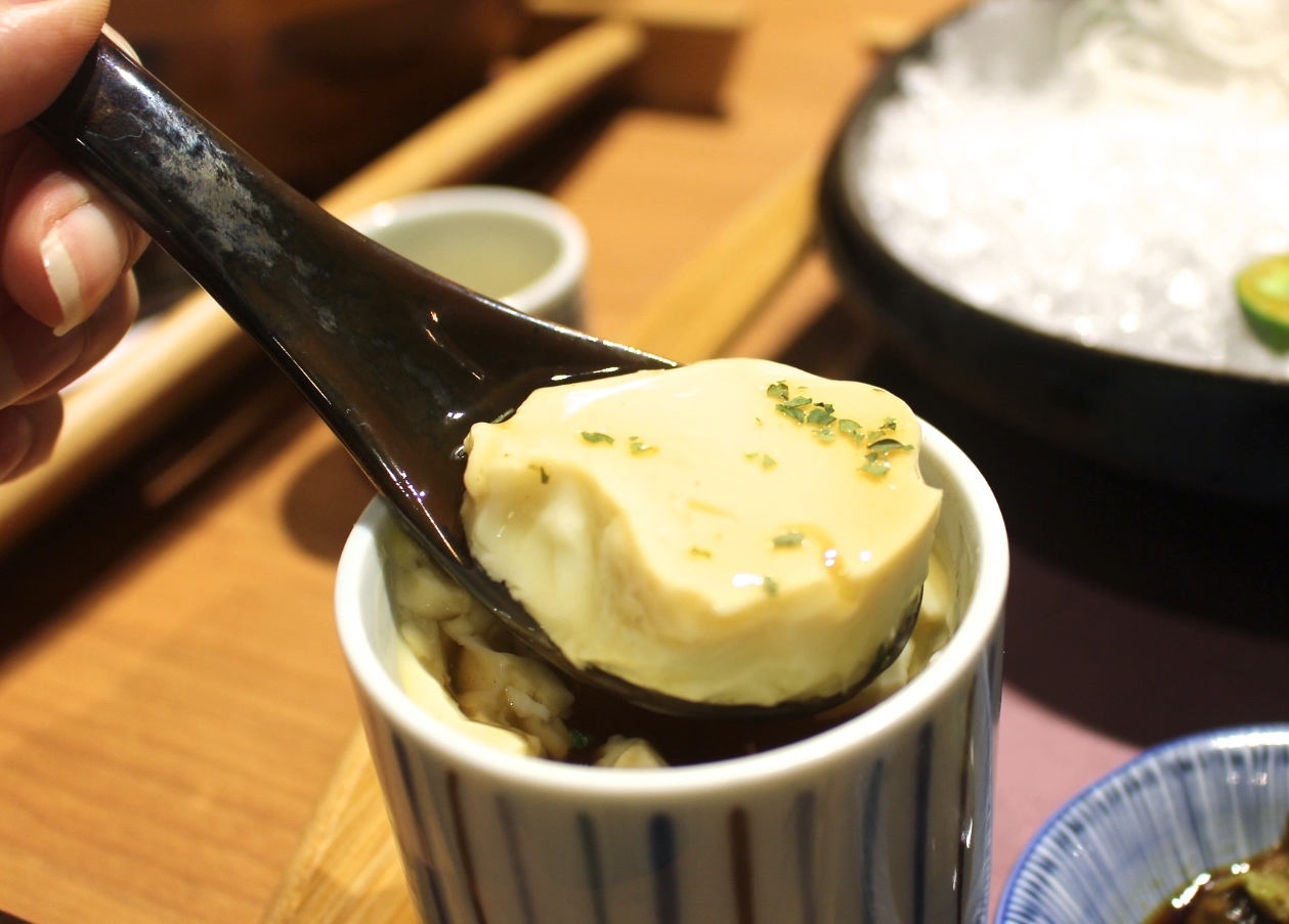【食 東港強和牛燒肉】就是要吃「海鮮頂級和牛」搭配麻辣鍋，日本A5頂級和牛油花瞬間化開～超美味