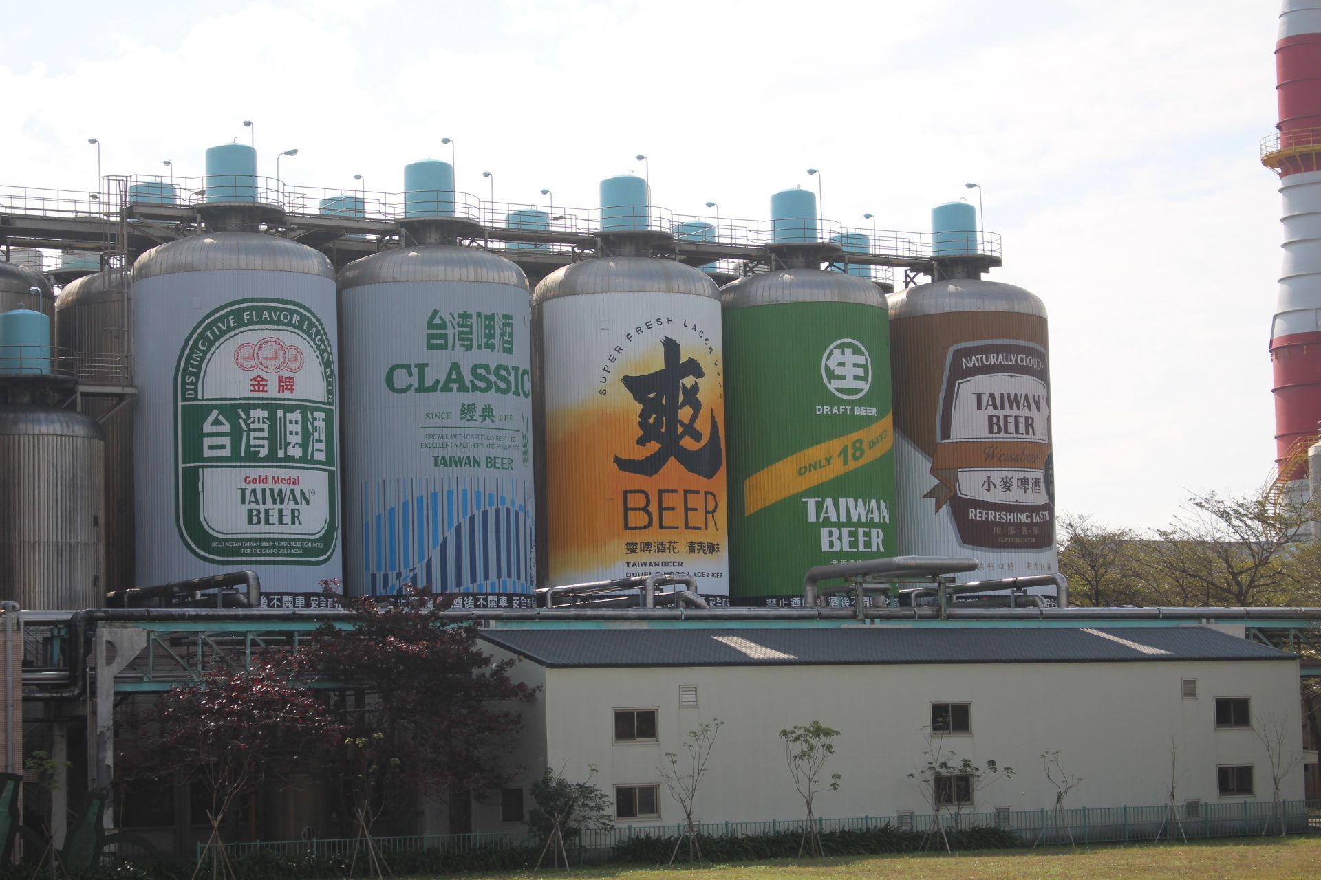 竹南啤酒廠 好拍的超大啤酒桶。免費啤酒隨你喝到飽