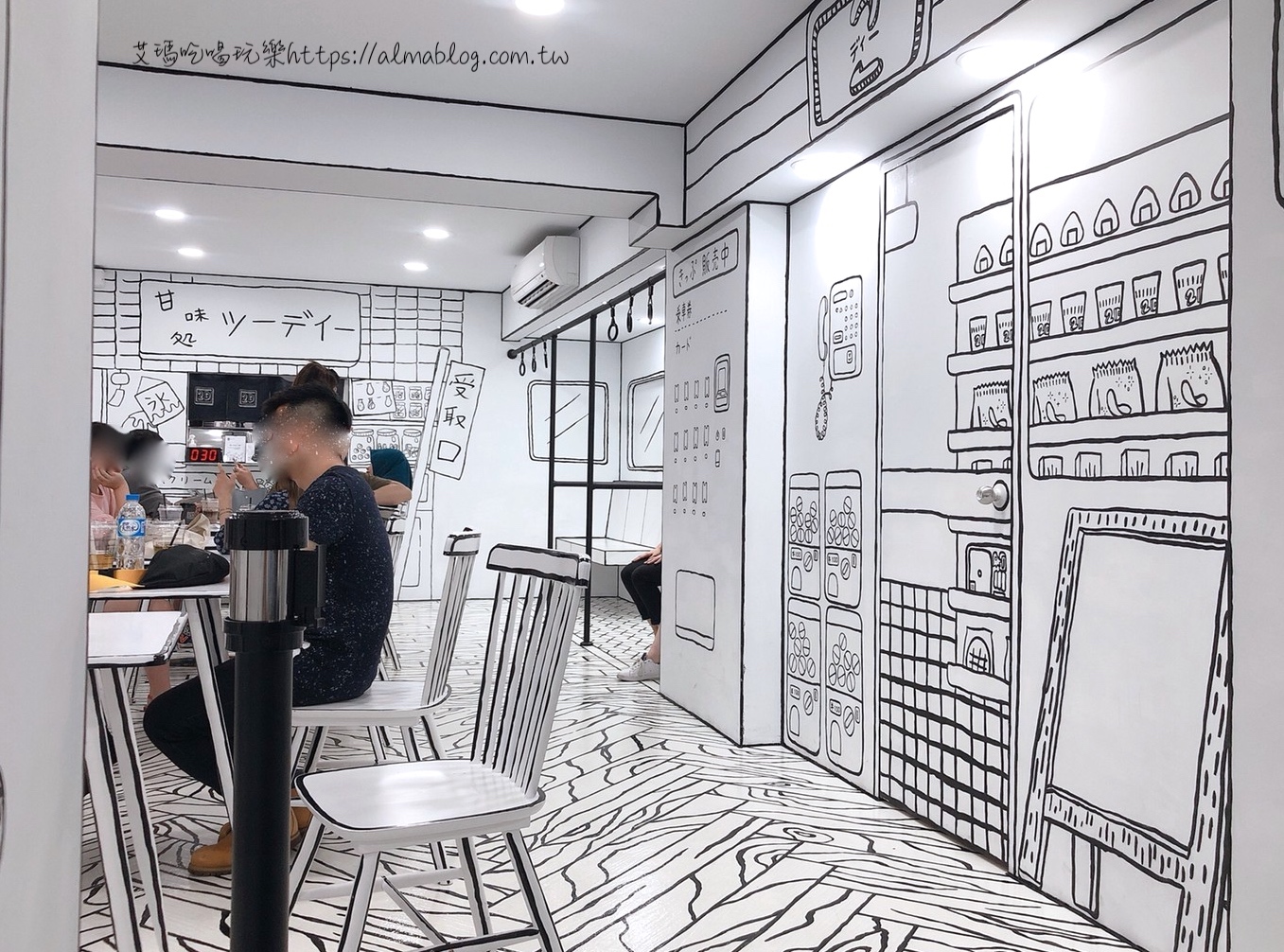 〖2D TAIWAN〗二次元漫畫風咖啡館．整間裝潢都用畫的！B1還有秘境小洞．居酒屋．烘焙廚房．日本電車