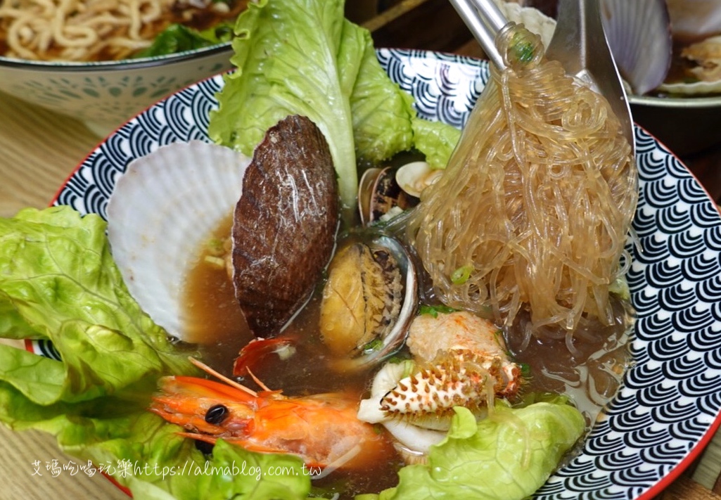 旗津來的霸氣海鮮！打卡名菜“扇貝花”、20公分大明蝦、新推出“整尾大花枝”