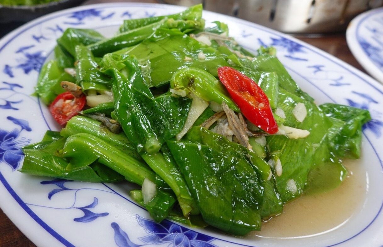 三峽美食,土雞,土雞城,好滋味土雞莊,新北美食,沙拉冷筍,炒山蘇,脆皮雞,金沙中卷