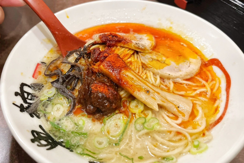 日本美食,日本大阪美食,大阪日本橋,日本橋美食,三豐麺難波日本橋店,三豐麺,日本拉麵,拉麵店,半熟蛋豬骨白湯拉麵,辣味豬骨拉麵