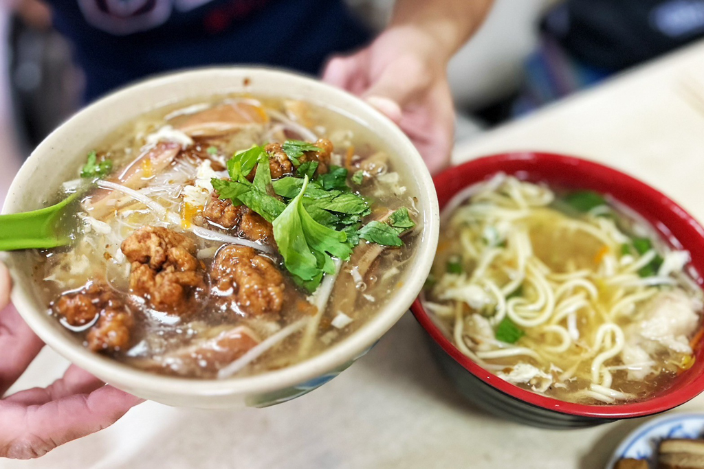 延伸閱讀：阿西魷魚羹｜萬華50年老字號！招牌羹魷魚、肉酥都快滿出來！獨家蒜頭醬必加